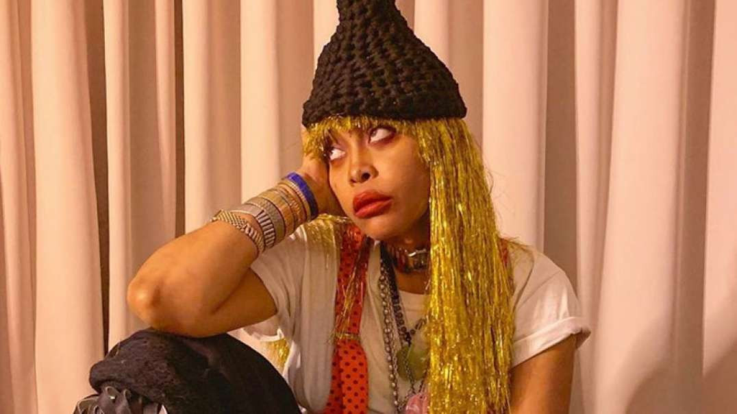 Erykah Badu to release the perfume smell like her pussy