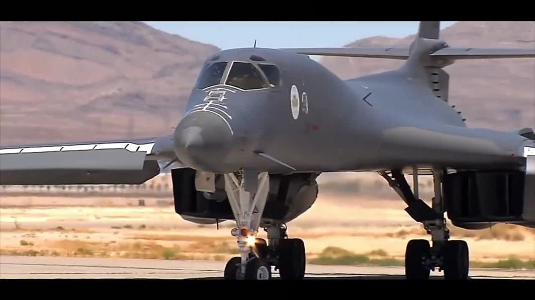 US military Show Its INSANE Capability_B-1 Lancer and B-2 Spirit Fly Together