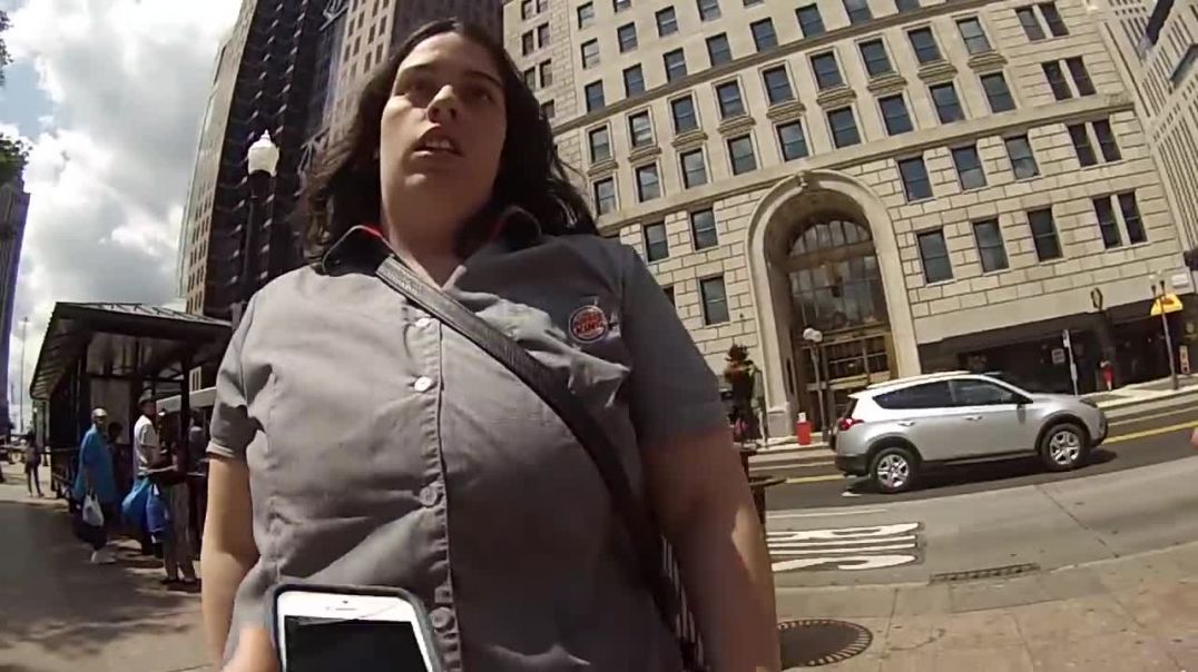 Abortist attacks and threatens pro-life supporters until the police appears