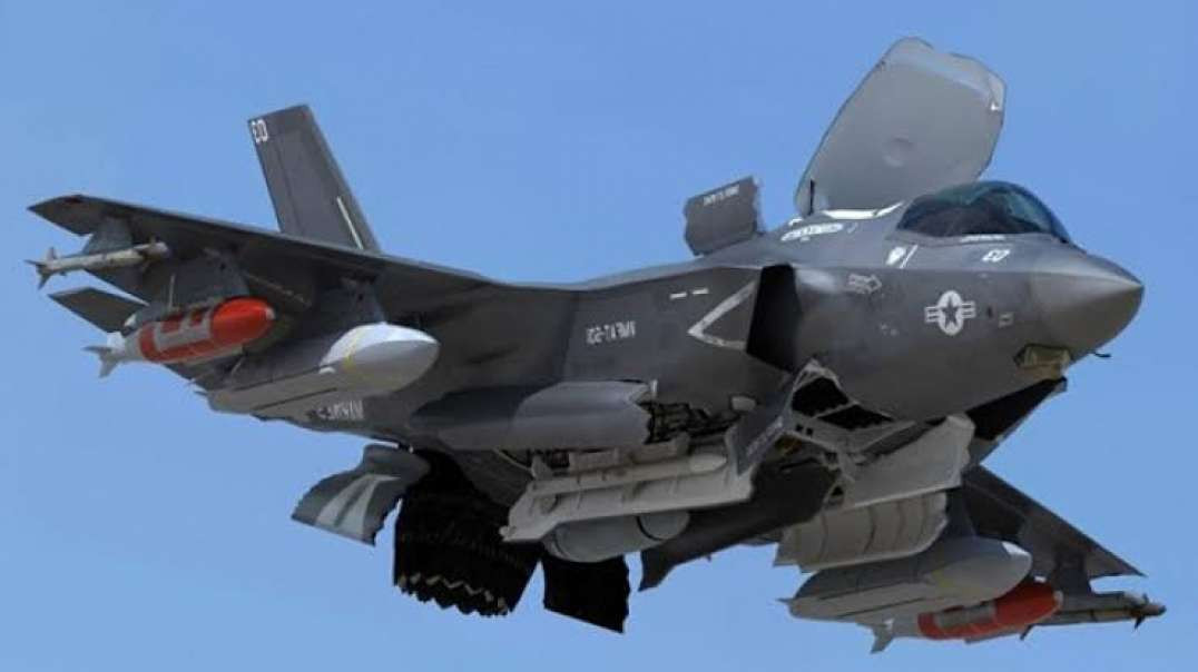 Unbelievable_20 Tonne F-35 and AV-8b Harrier Vertical Take off On Aircraf