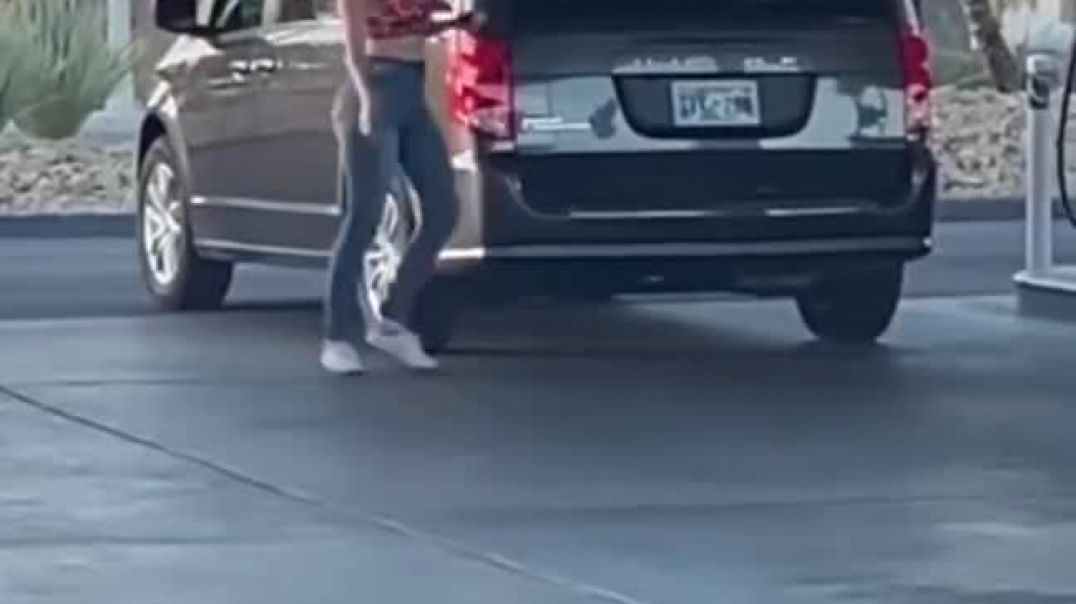 Girl cant find fuel cap at gas station