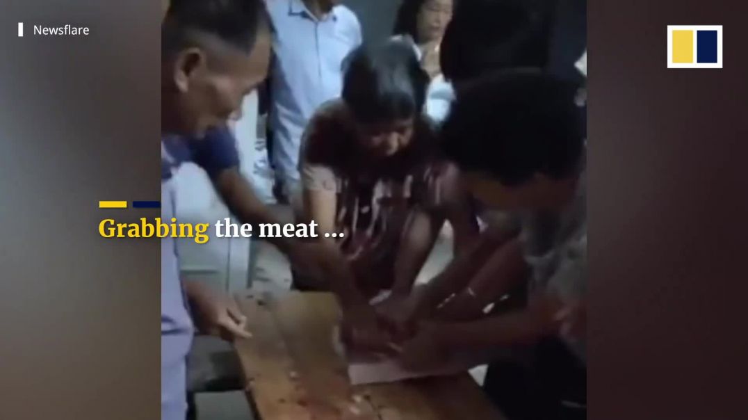 Women in China fight over last piece of discounted pork