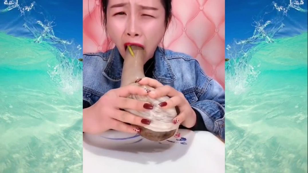 Chinese Girl Eat Geoducks Delicious Seafood