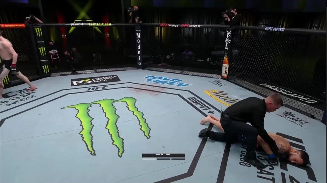 Cory Sandhagen knocks out Frankie Edgar with a devastating jumping knee