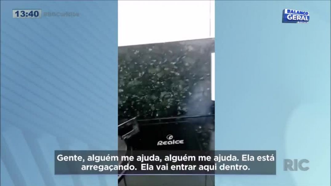 Mulher Tenta Invadir A Casa Da Ex-Namorada Arrobando A Porta Com Botijão, Vítima Pediu Ajuda Em Live