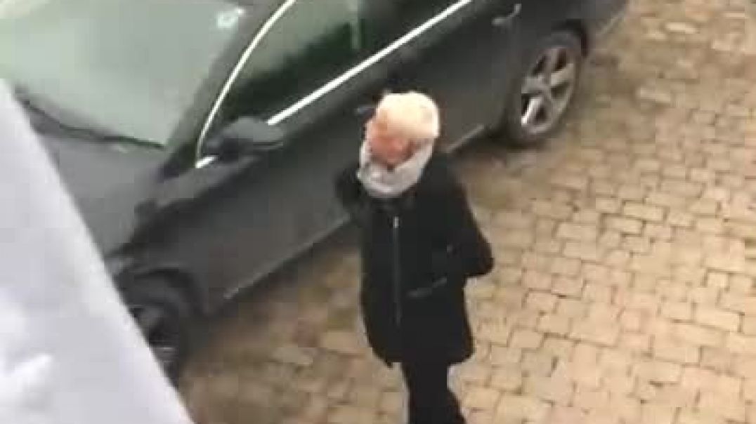 Crazy old lady rages at builders