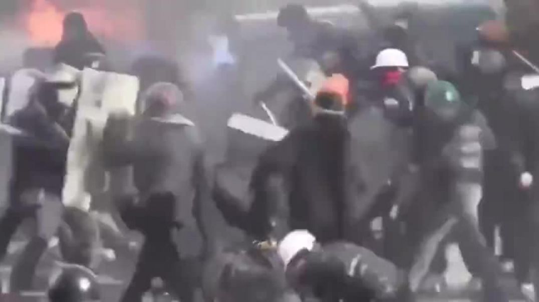 Ukraine UPRISING - THIS IS HOW ITS DONE Protests are for PUSSIES