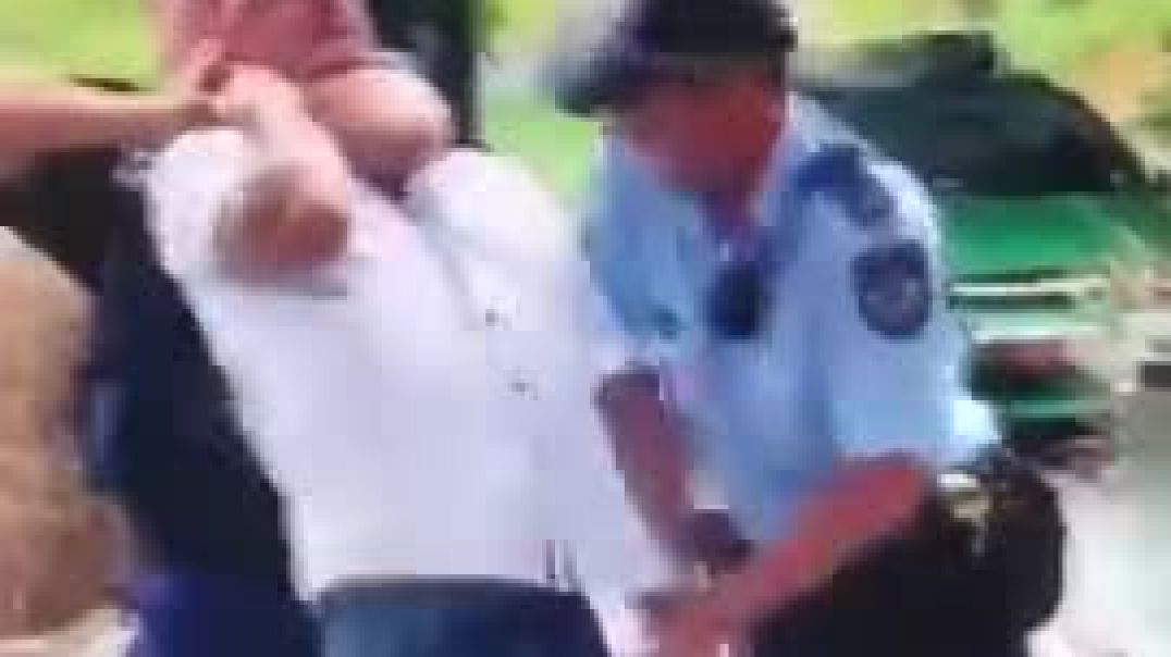 Australian police are brainless order followers attacking and arresting peaceful Australians