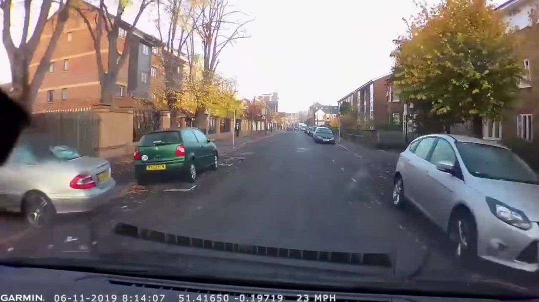 Woman doesn't give way at junction then crashes and starts swearing