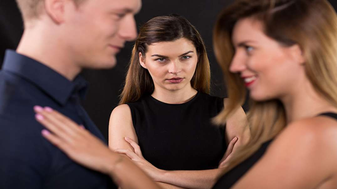 5 Ways Your GF's Friends Will SABOTAGE Your Relationship