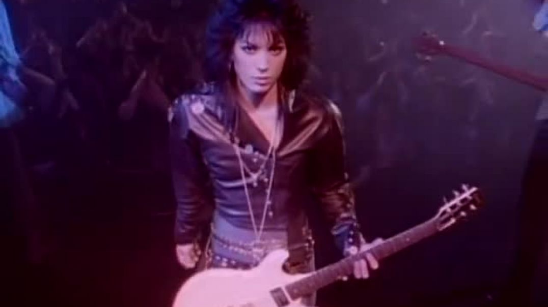 Joan Jett Ft The Blackhearts - I Hate Myself For Loving You (Official Music Video)