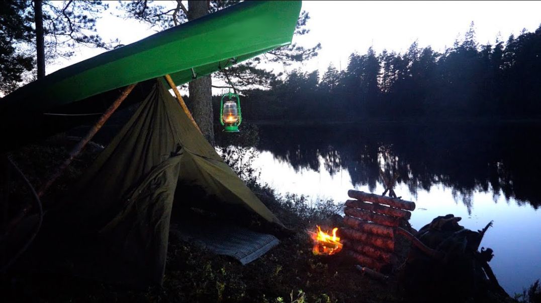 7 Days Alone in the North - Bushcraft - Rain and High Winds - Canvas Poncho Shelter - Catch and Cook