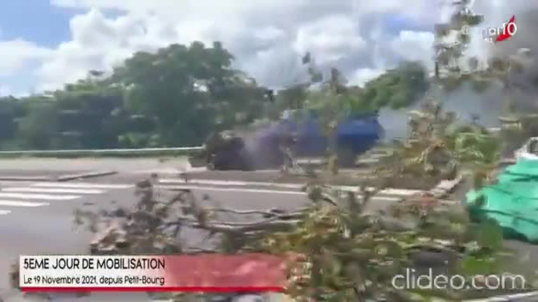 Guadeloupe, french caribbeans fighting the french military against mandatory vaccination