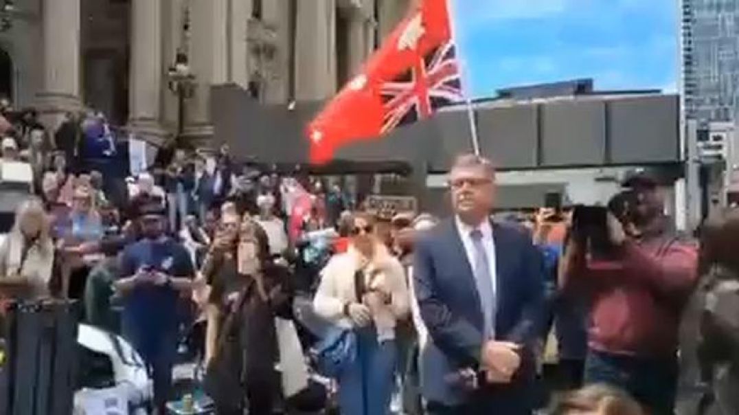 ?? CHANNEL 7 MELBOURNE REPORTER NICK MCCALLUM GETTING RUN OFF THE STEPS OF THE VICTORIAN PARLIAMEN