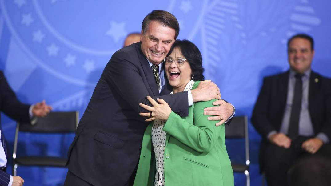 Bolsonaro SANCIONA lei que cria banco de dados de ACUSADOS de violência contra mulher