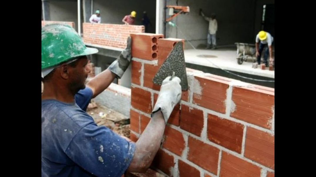 A desvalorização do homem comum.