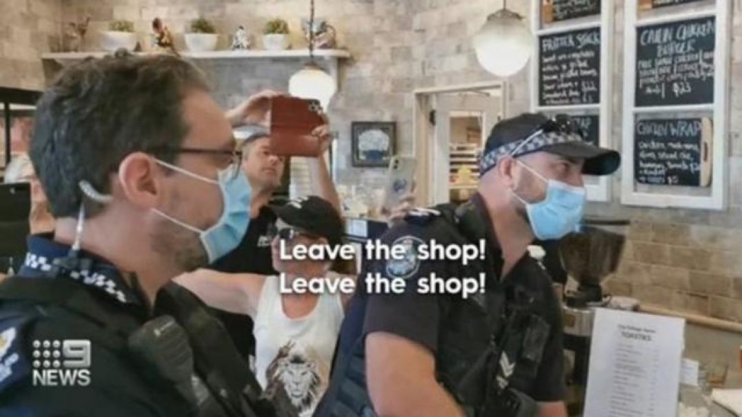 Aussie heroes kick police out of Queensland cafe