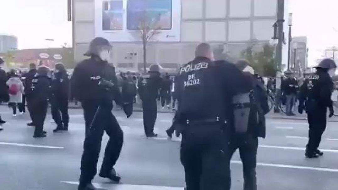 Young girl takes on German police officers