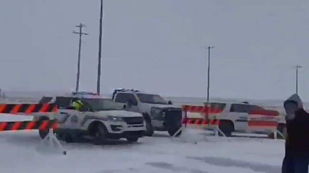 Canada: Farmers & Truckers Blast Through Police Attempts To Road Block