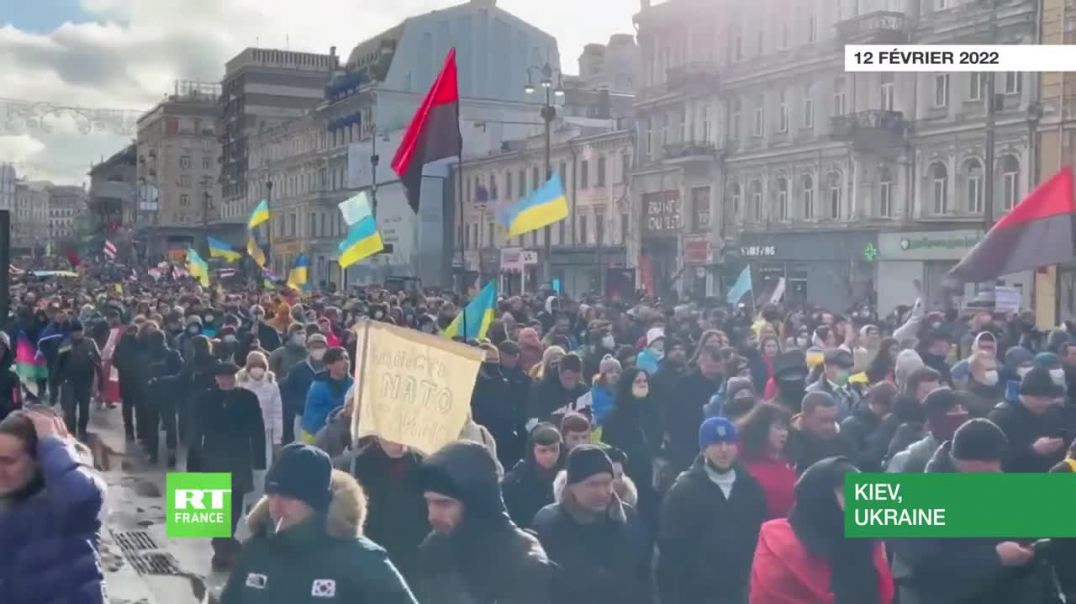 Ukrainians protest in Kiev, against war between Russia and the USA.