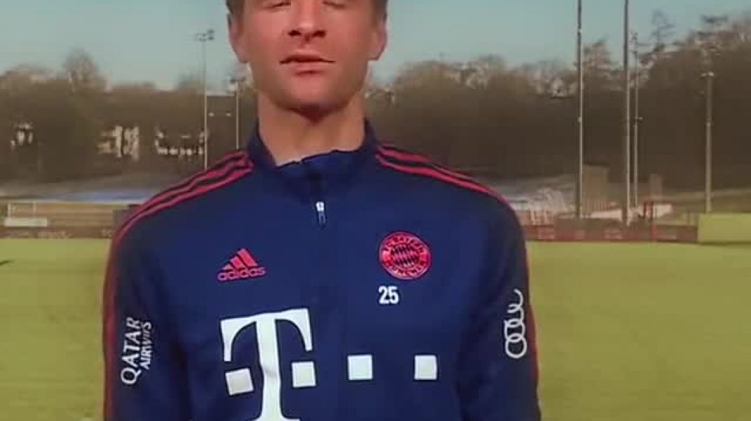 Thomas Mueller German soccer player asks people to report about heart problems in athletes !