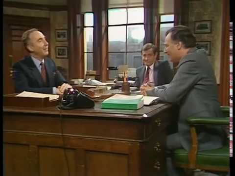 "Yes Minister" explains the EEC EU