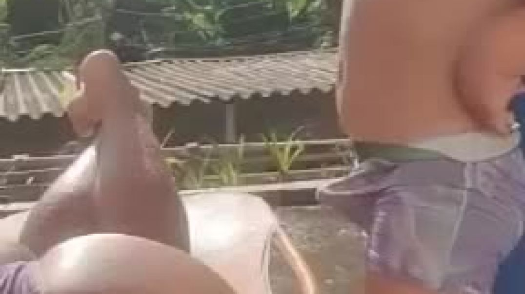 PEDÓFILA CIENTE DA IMPUNIDADE POSTA VÍDEO  SEXUALIZANDO O SOBRINHO ! ( "BRINCANDO" ELA REVELA DESEJAR  NOVINHO