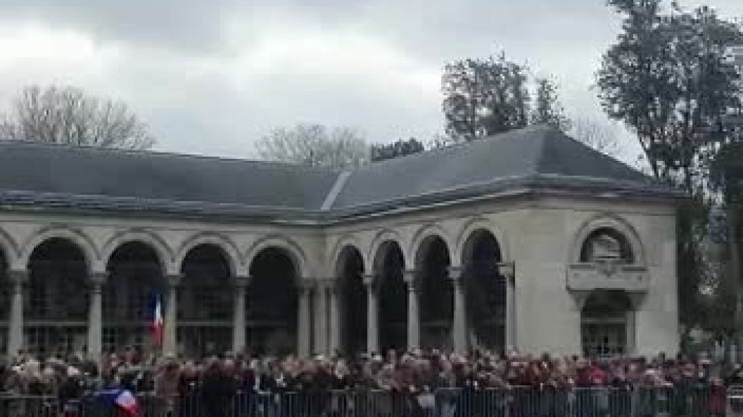 Crowd at Professor Luc Montagnier burial's ceremony.