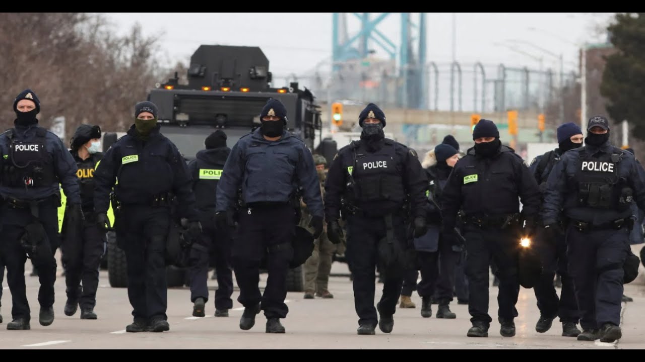 US Canada Ambassador Bridge Reopens after Police Clear Protestors!