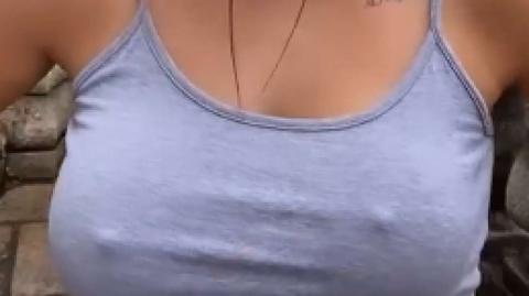 A Cléo tem que passar no alinhamento de peito urgente, o negócio tá feio pra ela. Mais a The Wall chegou né?