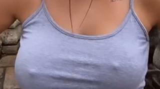 A Cléo tem que passar no alinhamento de peito urgente, o negócio tá feio pra ela. Mais a The Wall chegou né?