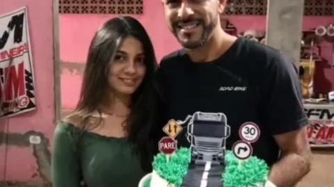 MULHERES...NÃO DESISTAM DO AMOR SÓ PORQUÊ " MUITOS IDIOTAS PASSARAM POR SUAS VIDAS ! "