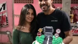 MULHERES...NÃO DESISTAM DO AMOR SÓ PORQUÊ " MUITOS IDIOTAS PASSARAM POR SUAS VIDAS ! "