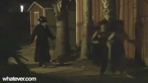 MÉDICO DA PESTE "SAI PRA DAR UM ROLÊ NOTURNO " E SOFRE PRECONCEITOS MISÂNDRICOS !