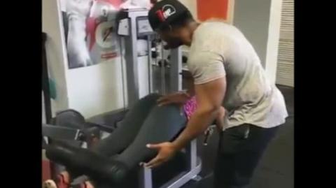 MARIDOS MODERNOS E SUAS ESPOSAS MODERNETES NOS BASTIDORES DAS ACADEMIAS !