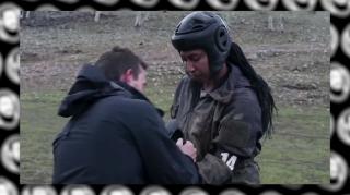 Man fights a woman in the show SAS Australia