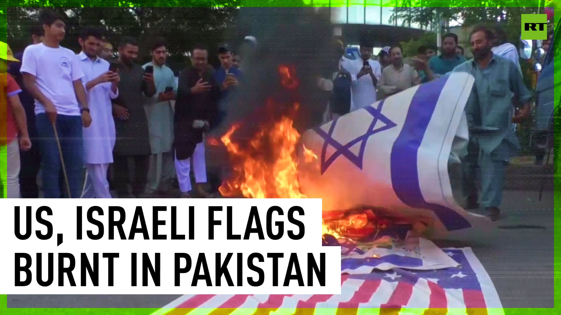 Protesters burn US, Israeli flags in Pakistan