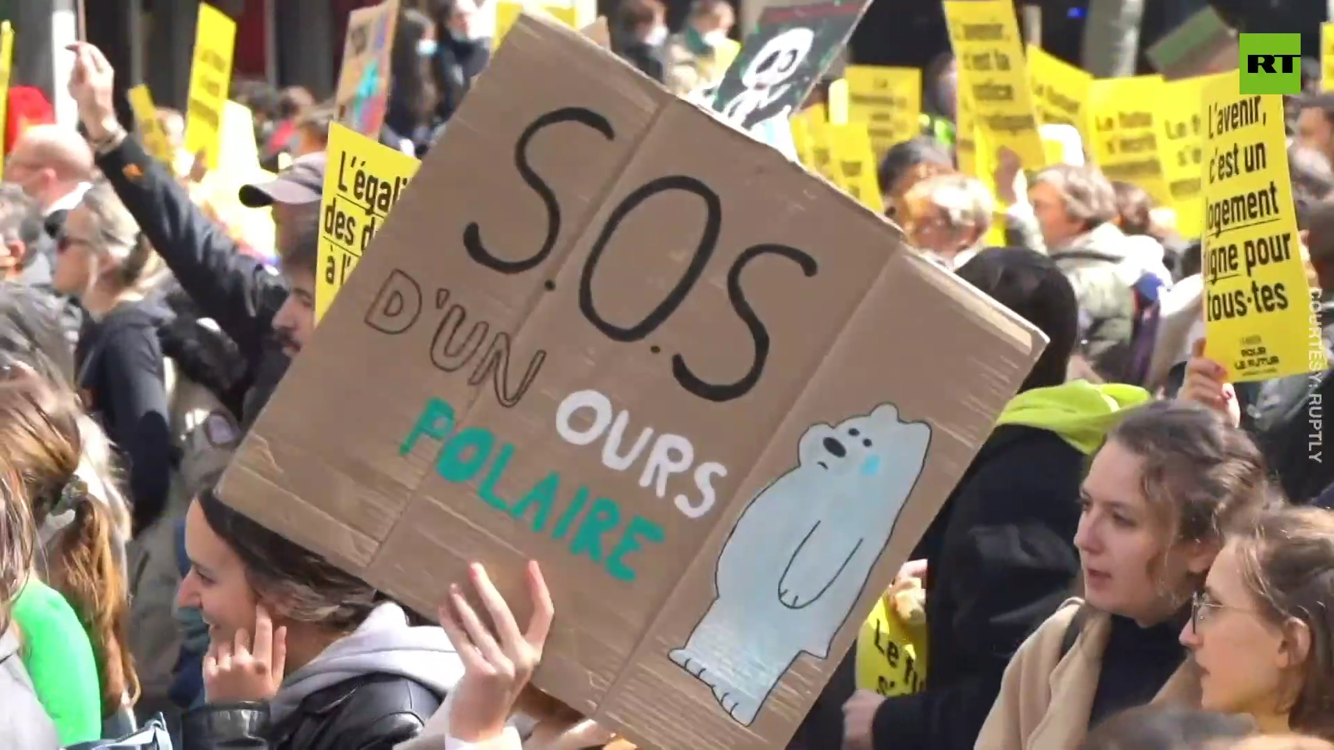 'Climate and future': Thousands of activists rally in Paris