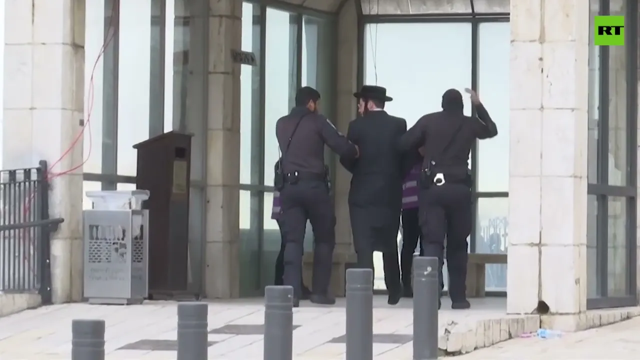 Scuffles break out at Western Wall