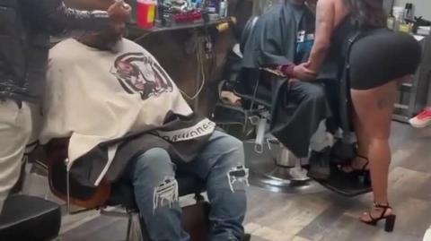 Corte o cabelo e ganhe um BEIJO de Bônus.