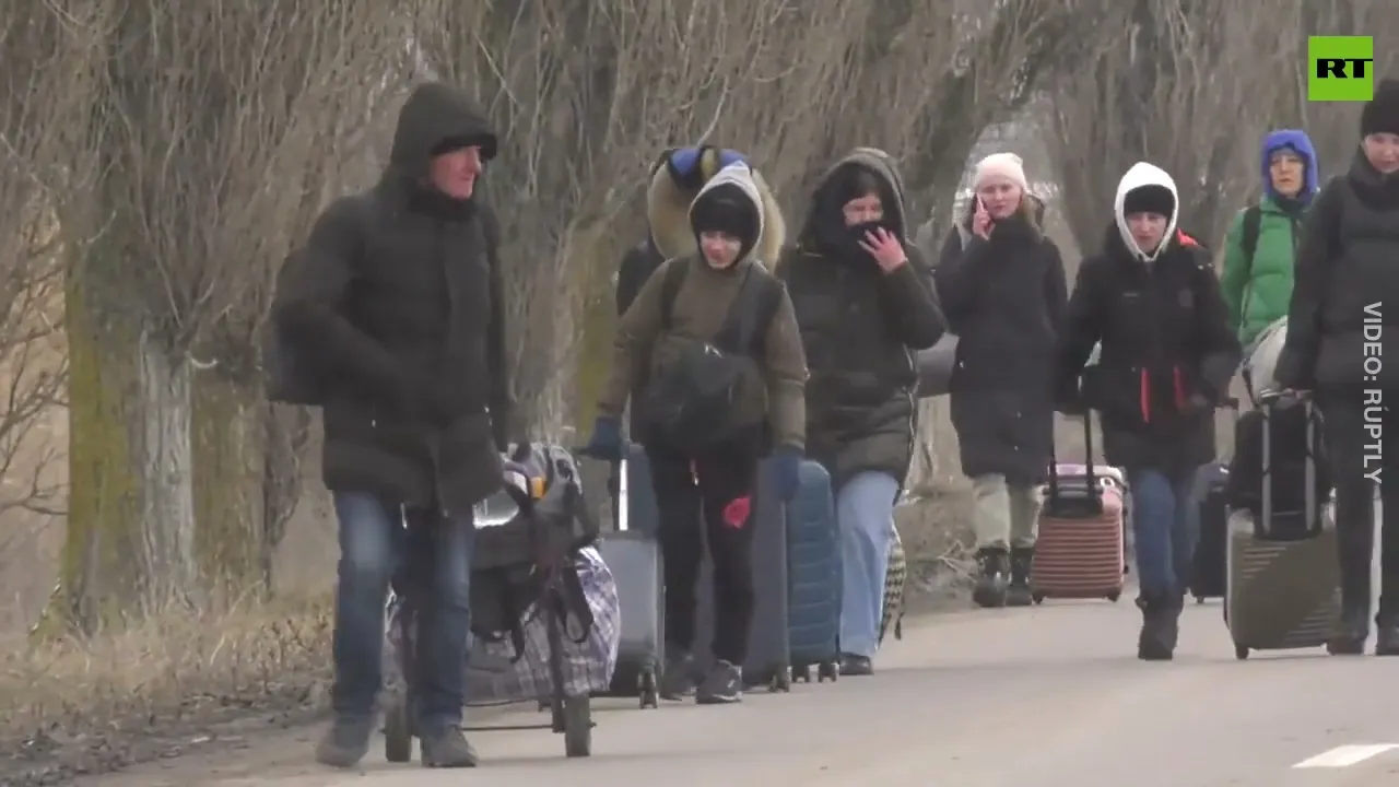 Ukrainian refugees cross border with Moldova near Palanca