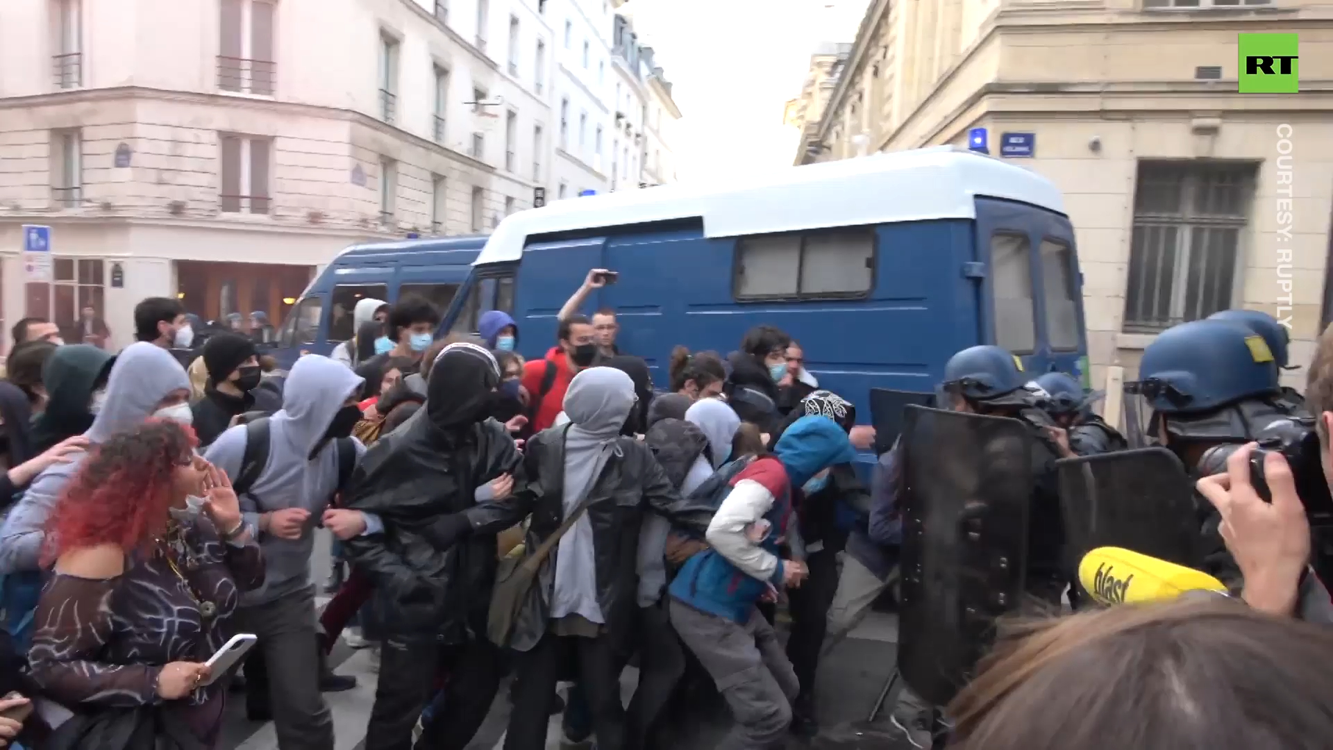 Paris standoff | Students clash with police over 1st round of election results