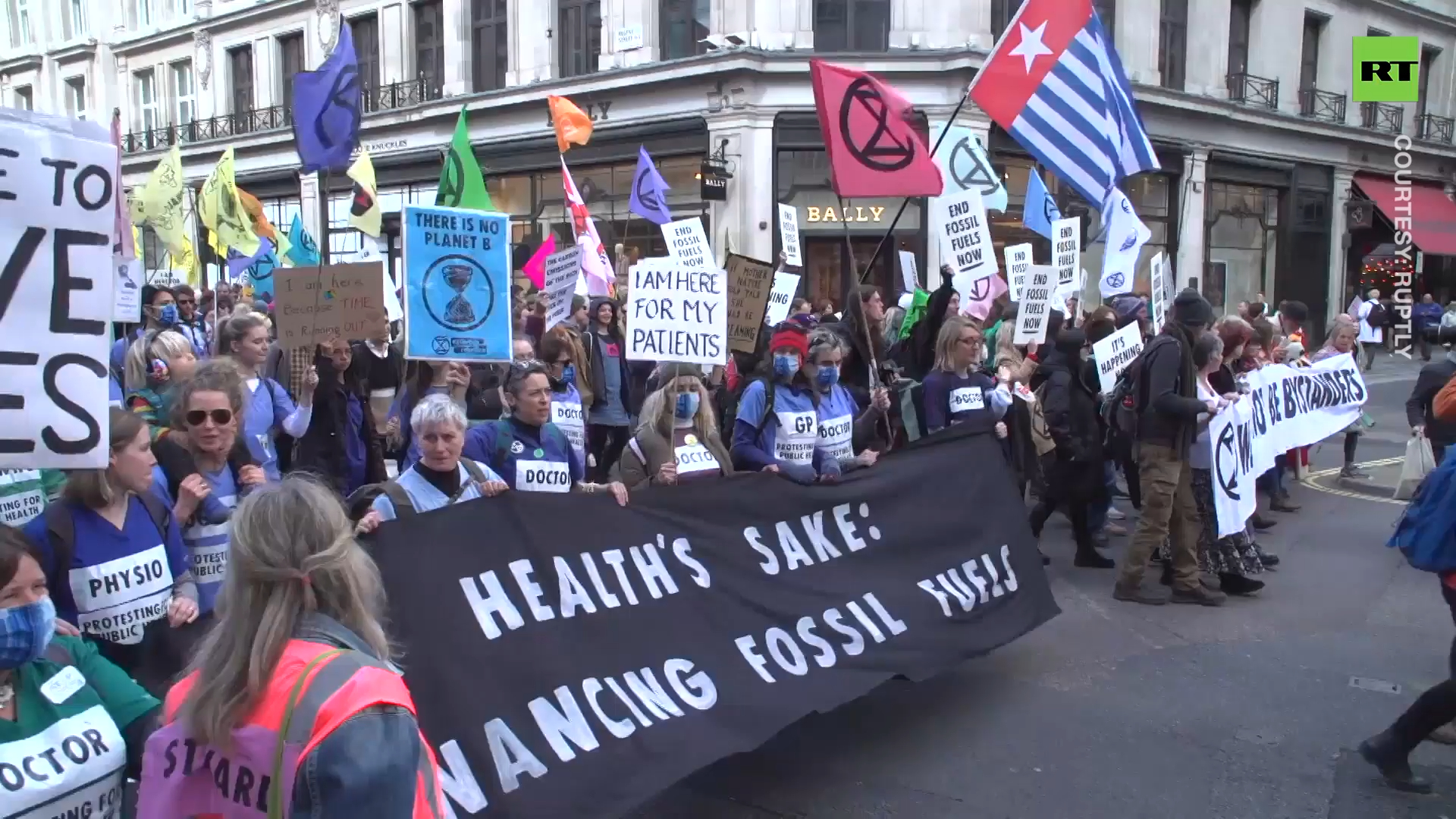 Hundreds of XR activists protest fossil fuels in London