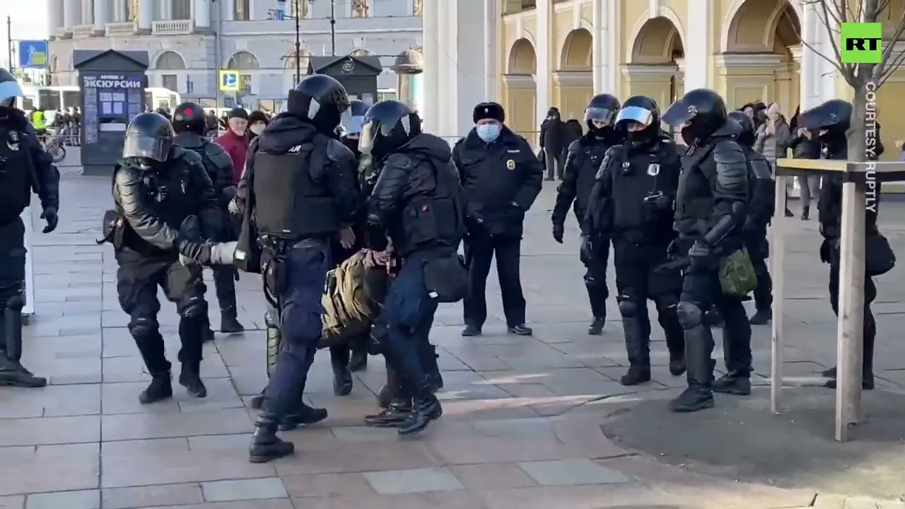 Thousands detained at anti-war protests across Russia