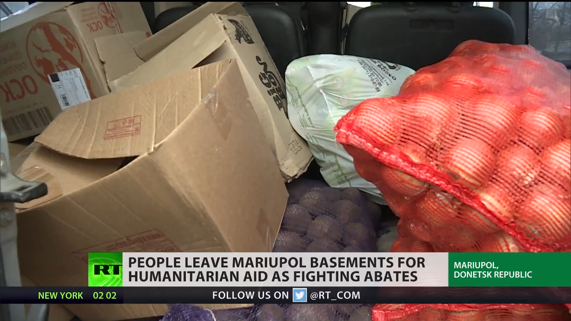 People leave basements for humanitarian aid as Mariupol fighting abates