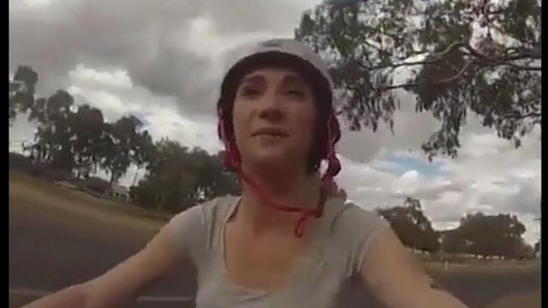 CLOWN WORLD-Magpie attacks feminist on bike