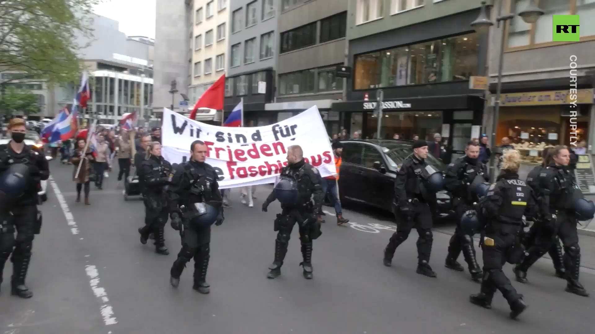 Pro-Russia demo faces counterprotest in Frankfurt