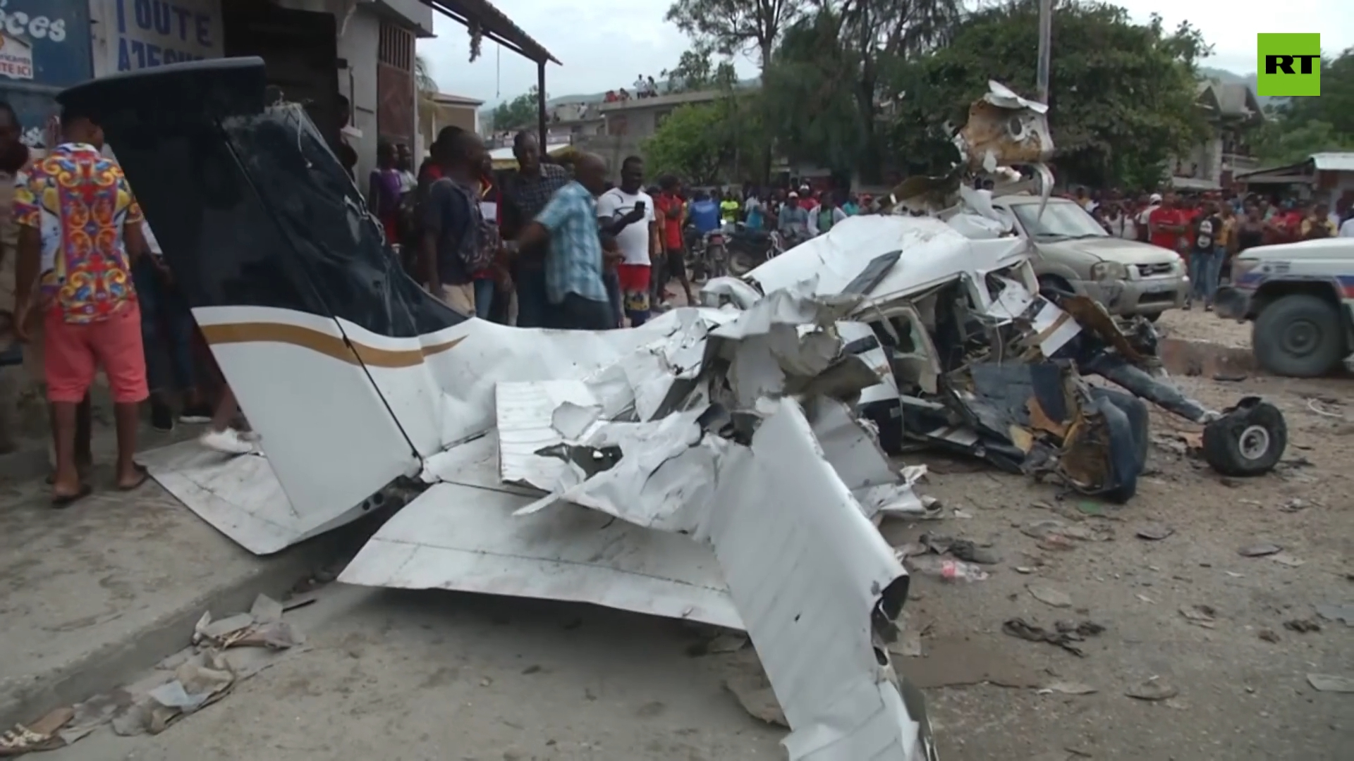 Small plane crash-lands into truck, killing 5 in Haiti