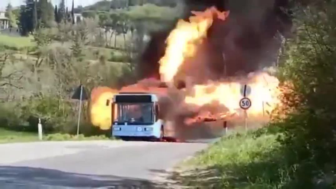 Battery powered EV bus bursts into flames - There is no way to put the fire out -