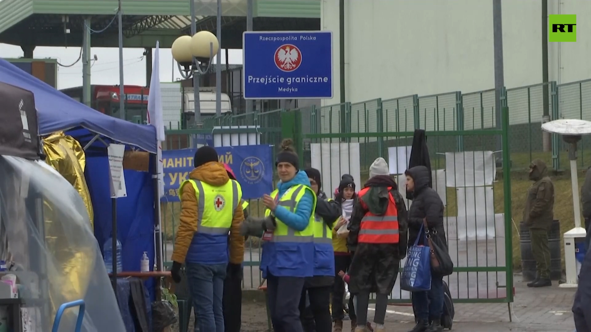 Ukrainian refugees continue to arrive in Poland